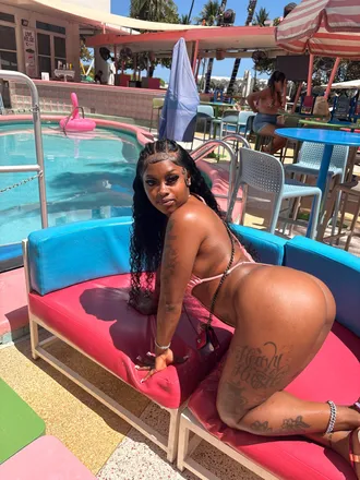 OnlyFans cuenta mayiahmarie header 2