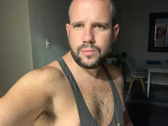 OnlyFans cuenta traveler.33 avatar 1
