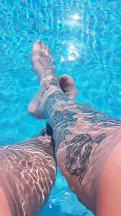 OnlyFans cuenta touchmyprettyfeet header 2
