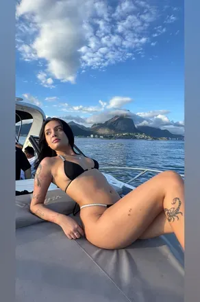 OnlyFans cuenta vic.louren header 2
