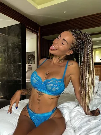 OnlyFans cuenta tattooedjulia avatar 1