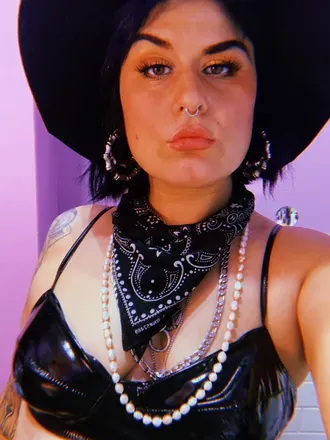 OnlyFans account  glittershowbug avatar 1