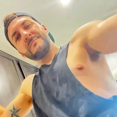 OnlyFans cuenta andrewjames702_official avatar 1