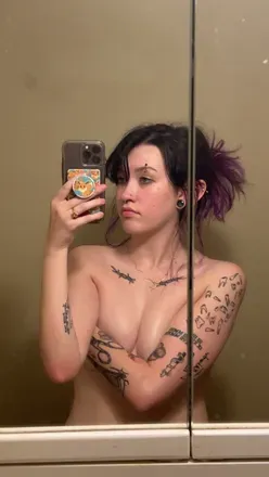 OnlyFans account  maybeitsmeg avatar 1