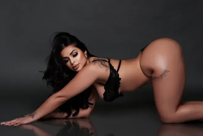 OnlyFans cuenta lalatobad header 2