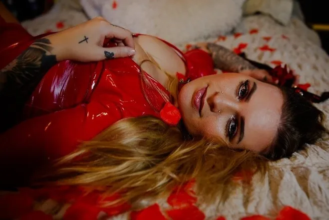 OnlyFans cuenta inkedblondiex header 2