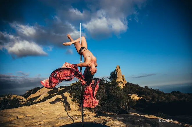 OnlyFans cuenta polepriestess header 2