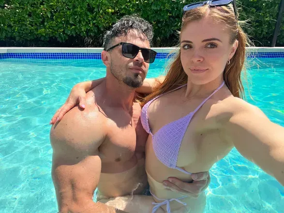 OnlyFans account  hotcoupleonshowvip avatar 1