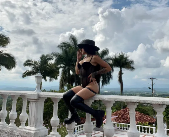 OnlyFans cuenta perla_love header 2
