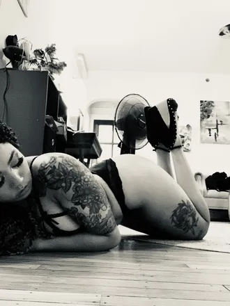 OnlyFans account  make_mehungry header 2