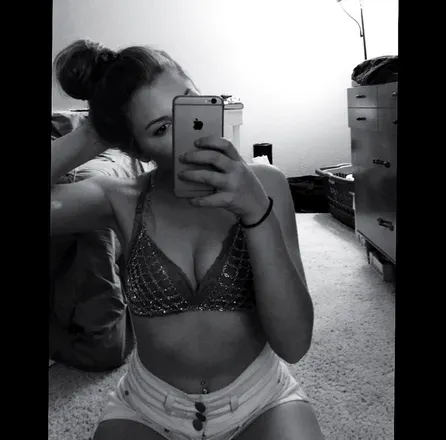 OnlyFans cuenta nikkibabyxoxo21 header 2