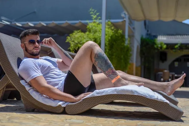 OnlyFans account  johnnygrayson1 header 2