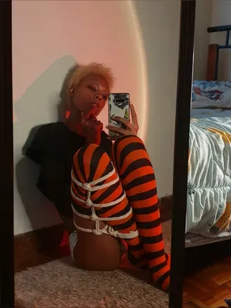 OnlyFans cuenta mochi_skye header 2