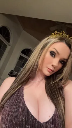 OnlyFans account  vixen_hope header 2