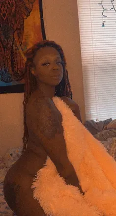 OnlyFans cuenta queenlivu header 2
