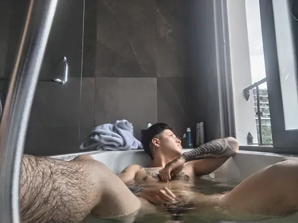 OnlyFans cuenta alexxiiz header 2