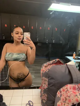 OnlyFans cuenta datbitchfr header 2