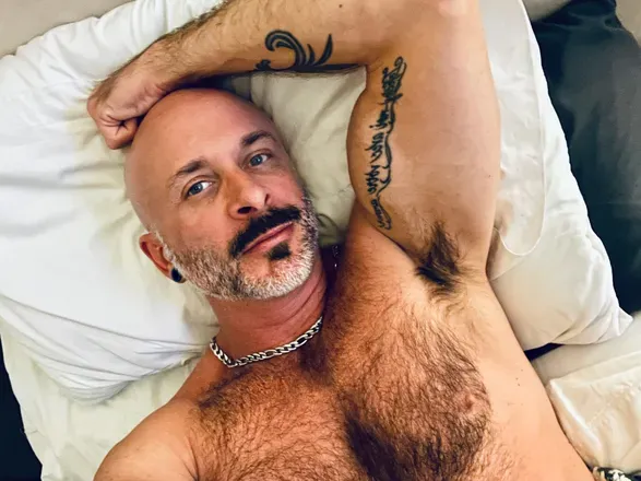 OnlyFans account  builtfur avatar 1