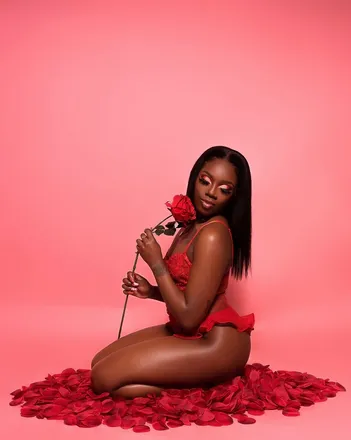 OnlyFans cuenta lola_bankss header 2