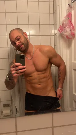 OnlyFans cuenta ponkarone header 2