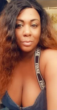 OnlyFans account  prettyawkward87 header 2