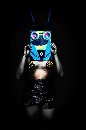 OnlyFans account  maskey-border avatar 1