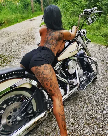 OnlyFans cuenta inked_lady_88 header 2