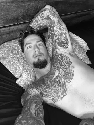 OnlyFans account  linklove header 2