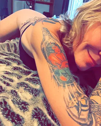 OnlyFans cuenta bottledupgirl header 2