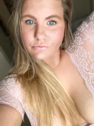 OnlyFans cuenta yourfavmomnextdoorr avatar 1