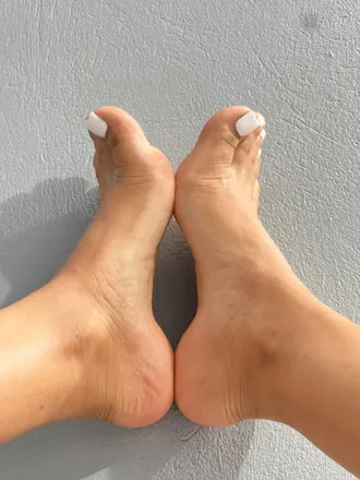 OnlyFans cuenta pretty.island.feet header 2