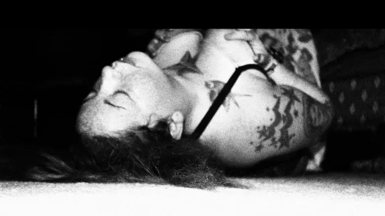 OnlyFans cuenta freckledandtattooed header 2