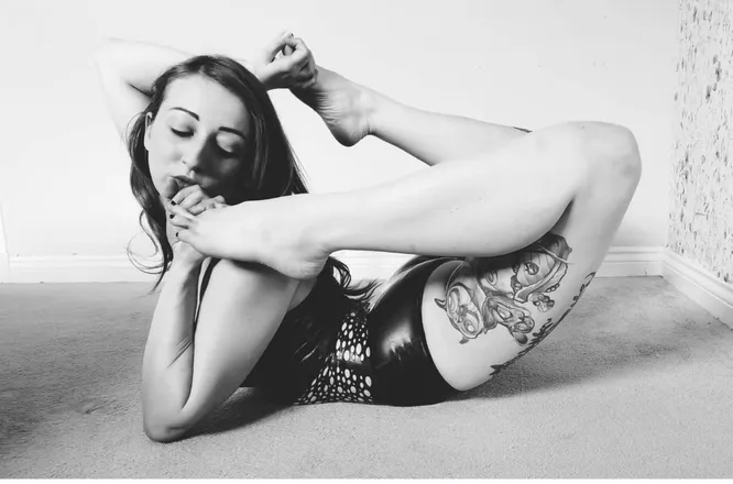 OnlyFans cuenta minnieknot header 2
