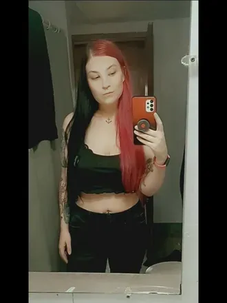 OnlyFans account  emoqueen420 avatar 1