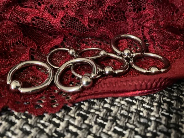 OnlyFans cuenta piercedpussydiary header 2