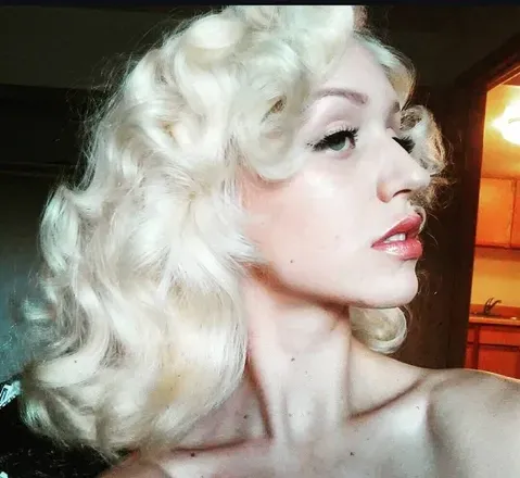OnlyFans account  violet_winter97 avatar 1