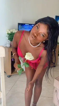 OnlyFans cuenta essy_reina avatar 1