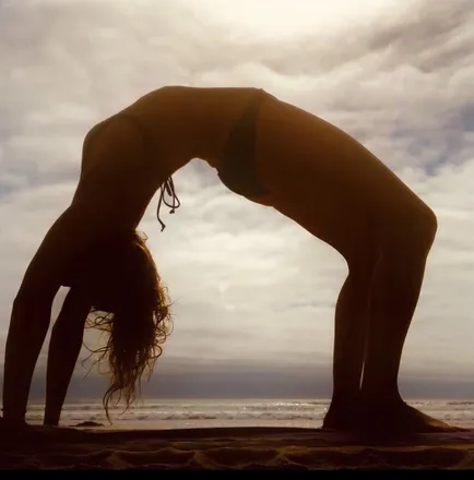 OnlyFans cuenta thatbikiniyoginilife header 2