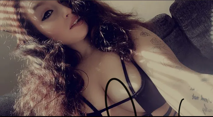 OnlyFans cuenta momo4200 header 2