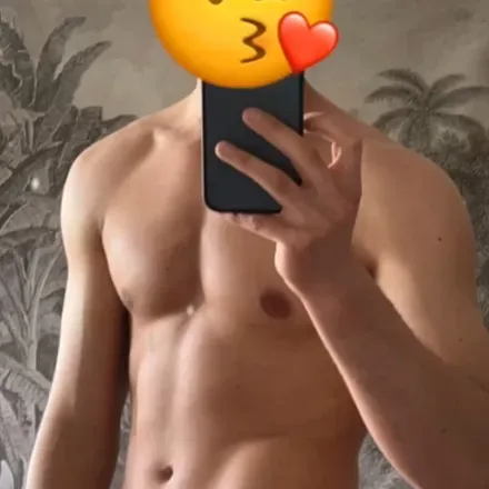 OnlyFans cuenta ethann_099 header 2