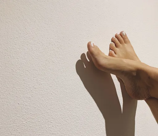 OnlyFans cuenta letsmeetmyfeet header 2