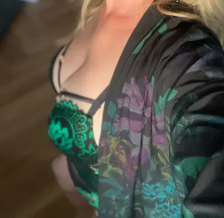 OnlyFans cuenta carefullycoatedincurves header 2