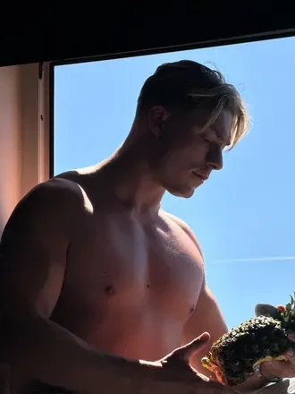 OnlyFans account  henrikstoltenbergvip header 2