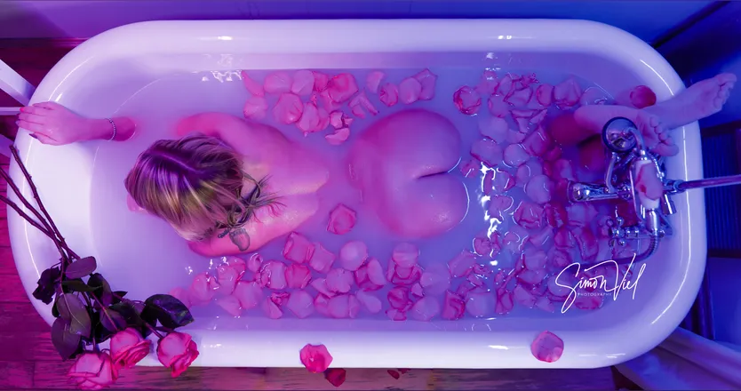 OnlyFans account  littleblondyxxx header 2
