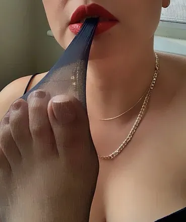OnlyFans account  the-queen header 2