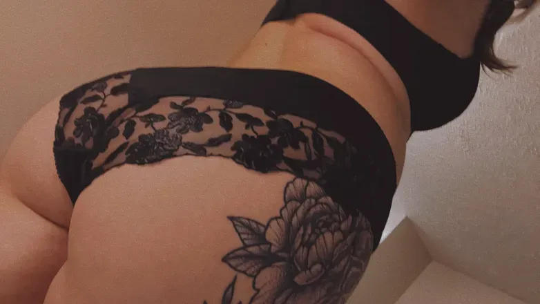 OnlyFans cuenta nevaehadamsofficial header 2