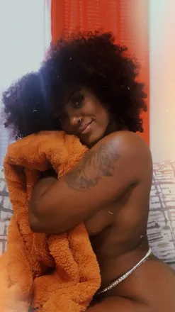 OnlyFans cuenta cosmicfreakquency header 2