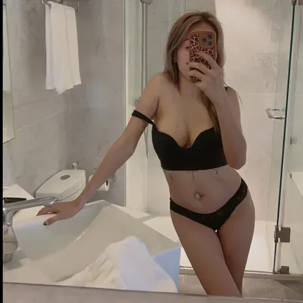 OnlyFans account  yumyum180 avatar 1