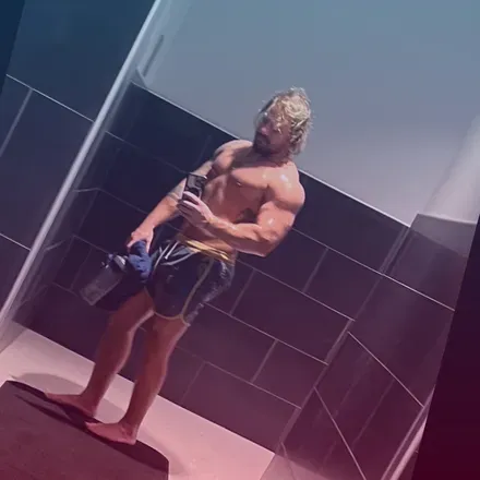 OnlyFans cuenta jacked-hammer header 2