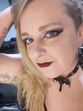 OnlyFans cuenta vikingrgirl header 2
